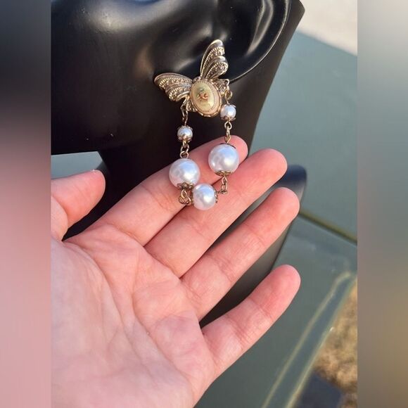 Elegant Butterfly and Pearl Drop Earrings - Picture 5 of 6